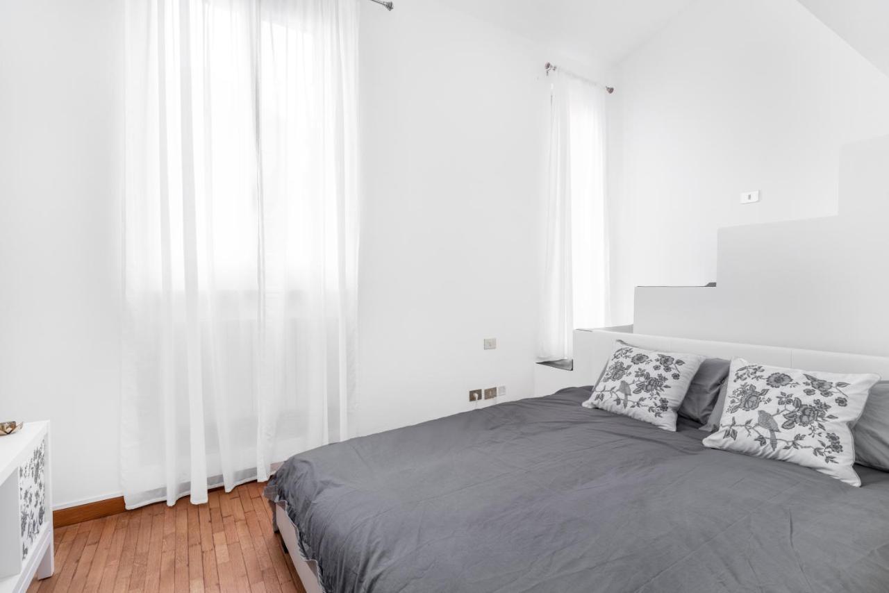 Duomo 7 Minuti Exclusive Apartment Vercelli Милано Екстериор снимка